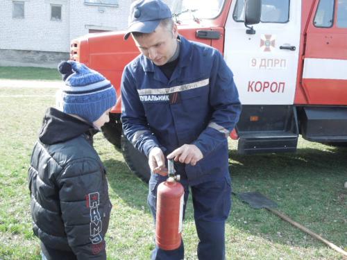 відпрацювання з дітьми практичних дій на випадок виникнення пожежі
